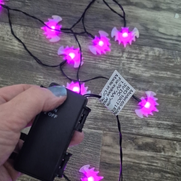 Spirit Halloween LED Bats String Lights Goth Bat Party Lights Purple - Picture 4 of 12